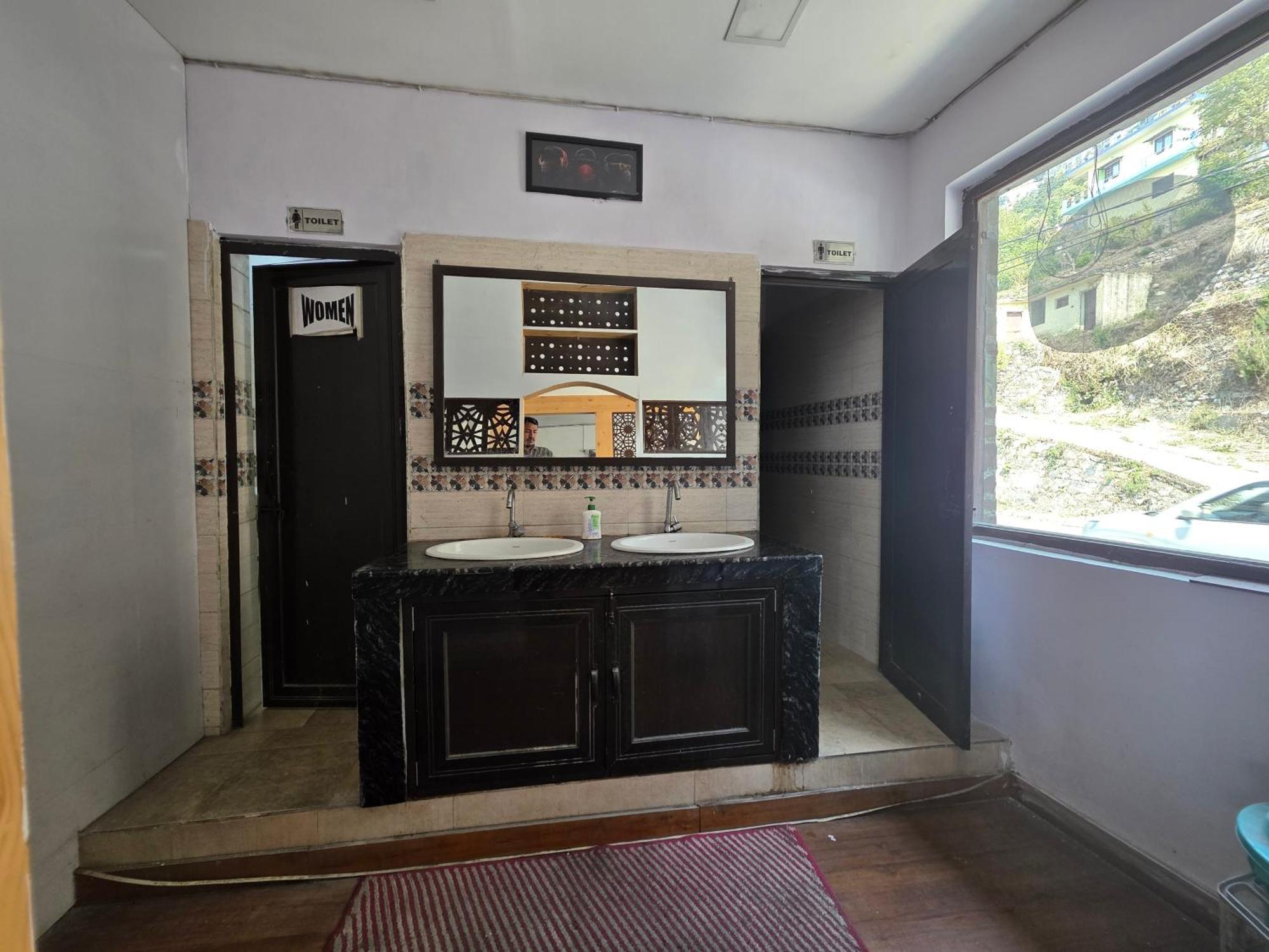 Siddhi Vinayak Hotel And Banquet Бхимтал Экстерьер фото